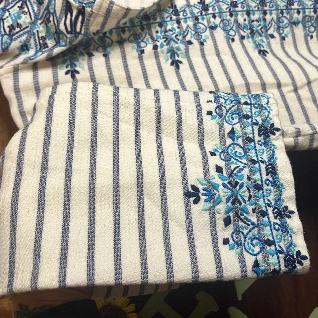 Orvis Embroidered V Neck Hooded Coverup Tunic Aztec Floral Wide Sleeve - Image 4