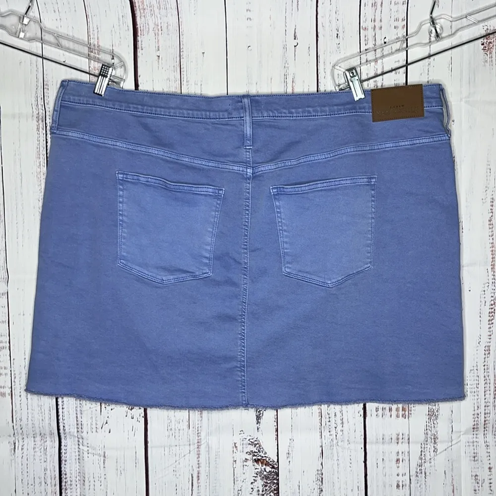 J. Crew Mercantile NWT Size 22 Light Blue Denim Raw Hemline Jean Skirt - Image 2