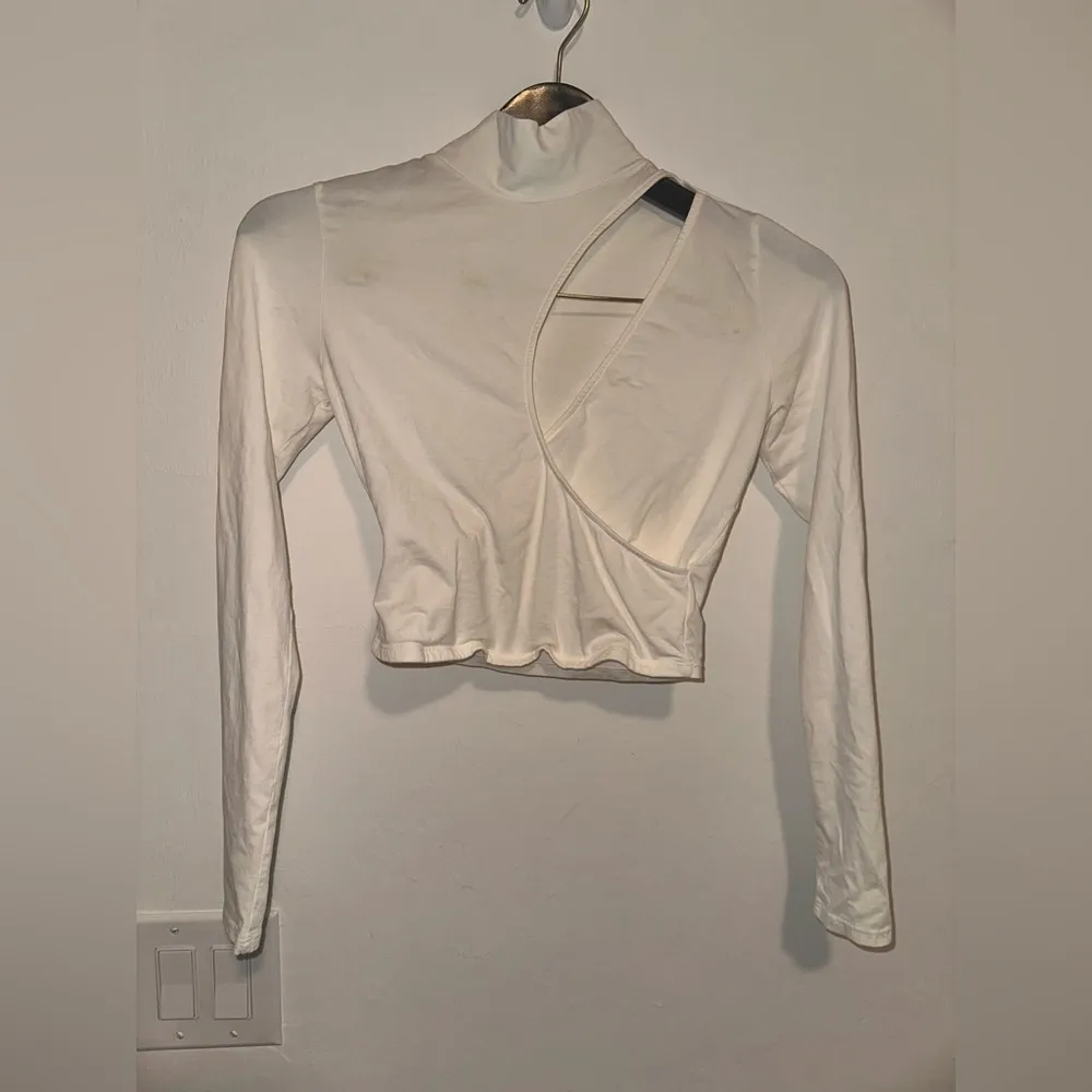 Revolve Lanston Cutout Turtleneck in White Sz XS - Image 6