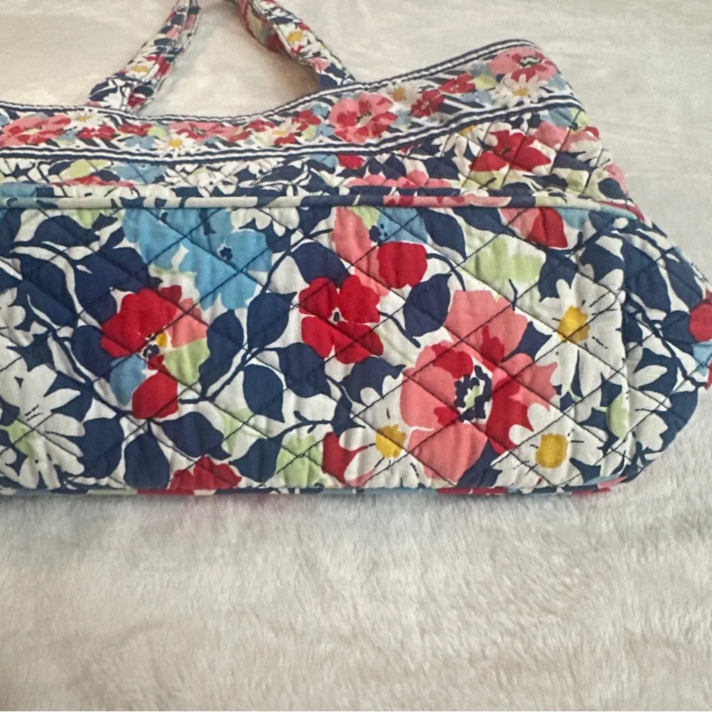 VERA BRADLEY Retired East West Tote in Summer Cottage Cotton Bag Floral Print - Image 8