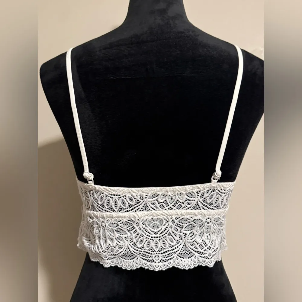 EUC Colsie White Floral Lace Bralette size medium - Image 4