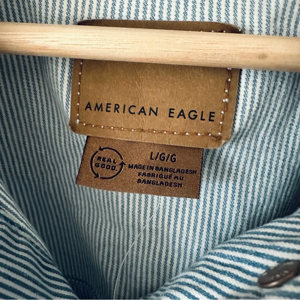 NEW! American Eagle Pinstriped Denim Cropped Jacket Size L - Image 3