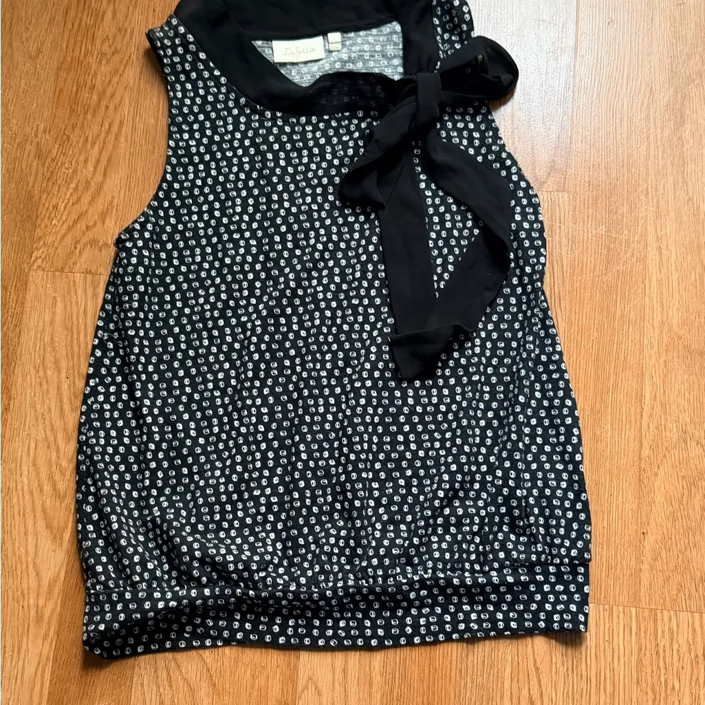 Deletta Black and White Sleeveless Blouse with Bow - Image 4