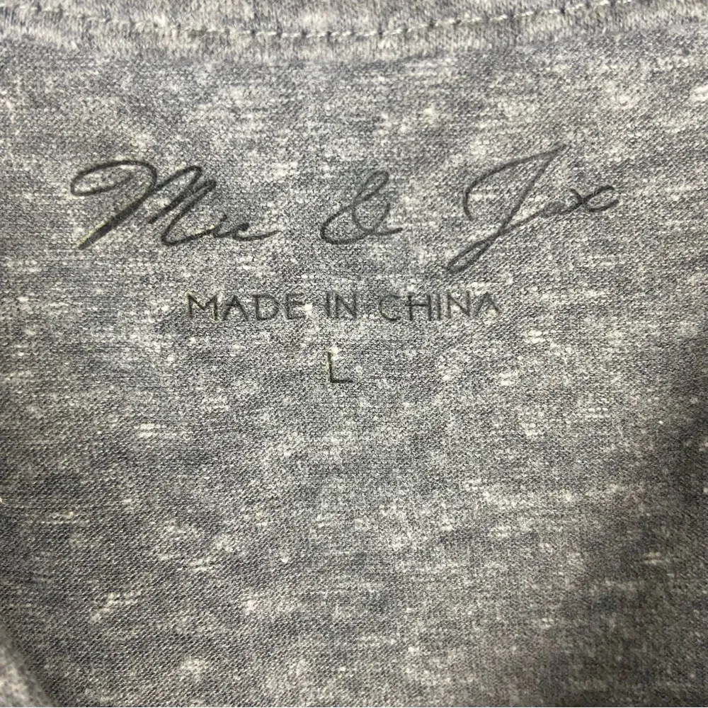 Mic and Jax Gray Desert Scene Cactus Flutter Sleeve Top Size Large - Image 5