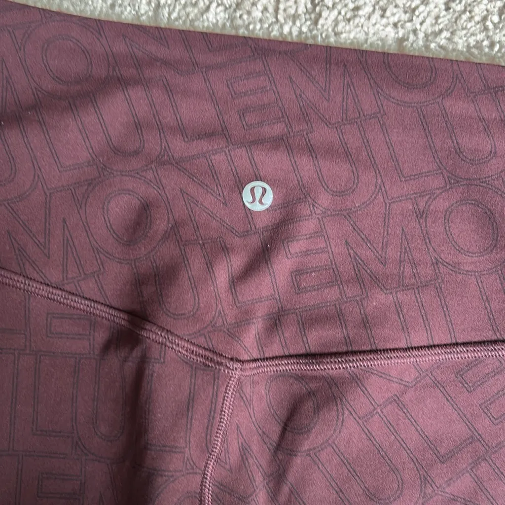 Lululemon shorts. Size 6 - Image 9