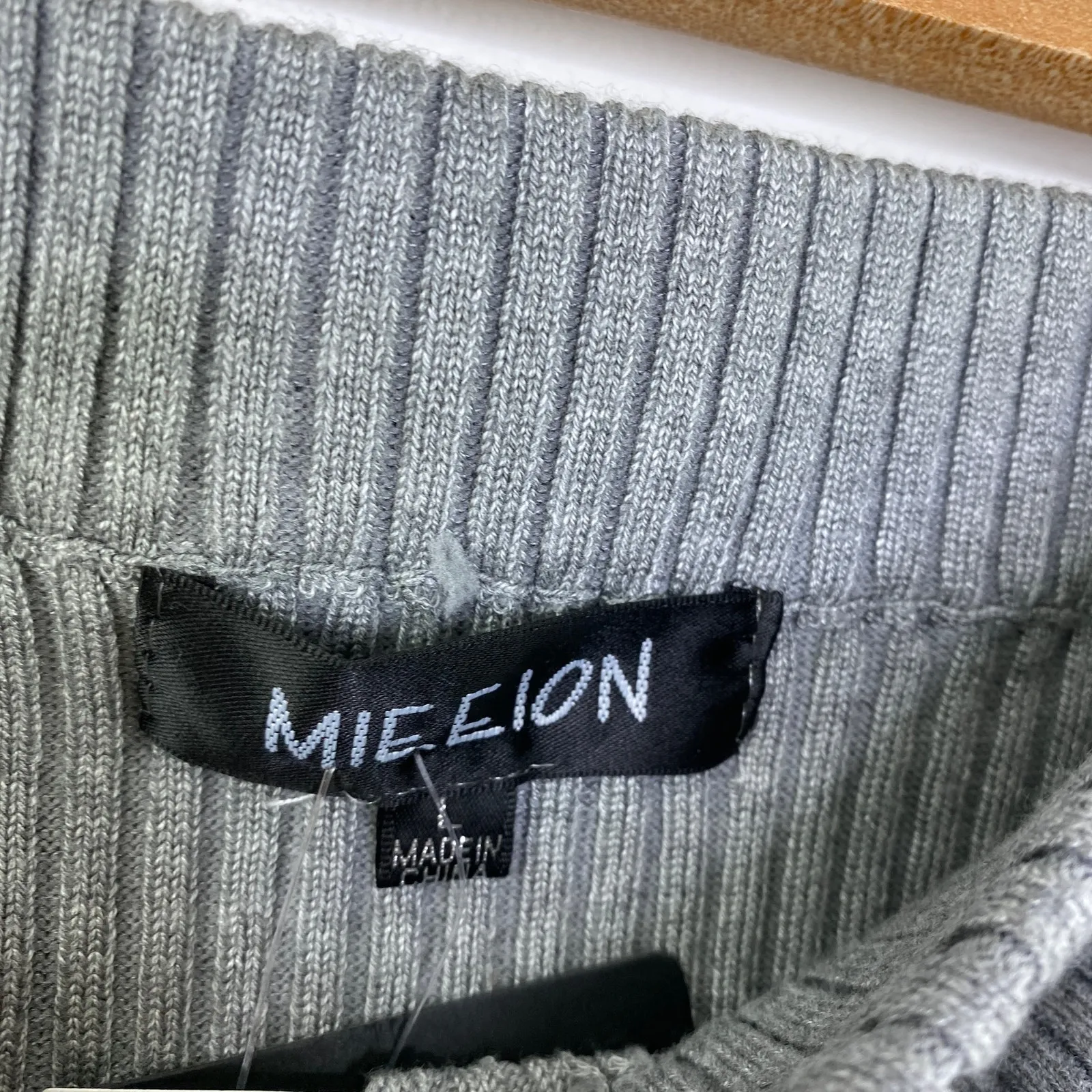 LF  Mie Eion Light Grey Ribbed Knit Midi Skirt Women's Size Large L NWT - Image 2