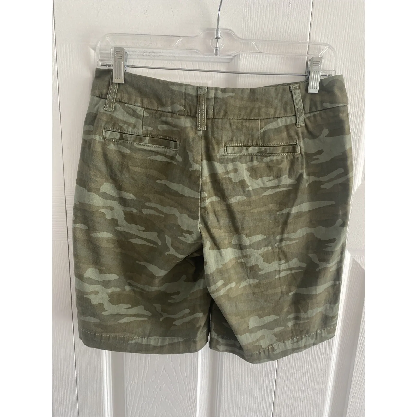 Caslon Women's 2 Green Camo Bermuda Shorts NEW 9" Cotton Stretch - Image 5