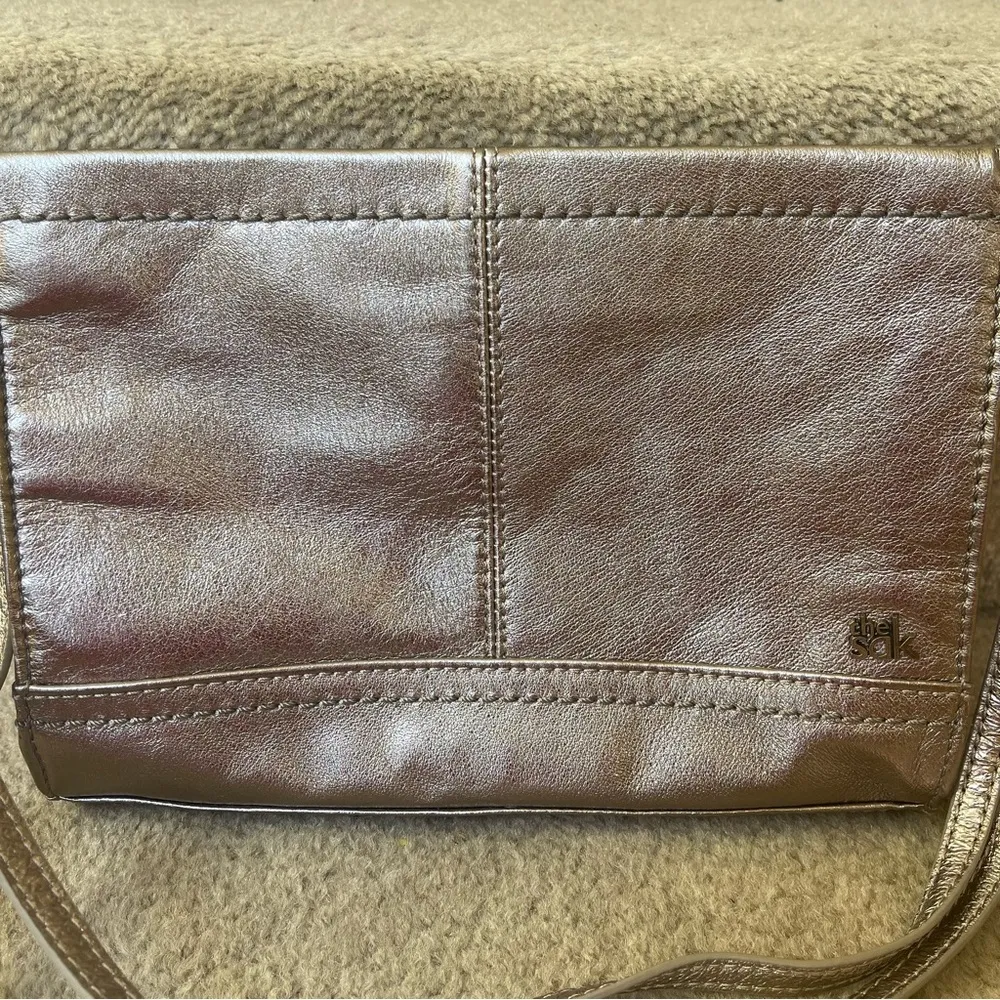 The Sak Iris crossbody shoulder bag, leather metallic golden color - Image 4