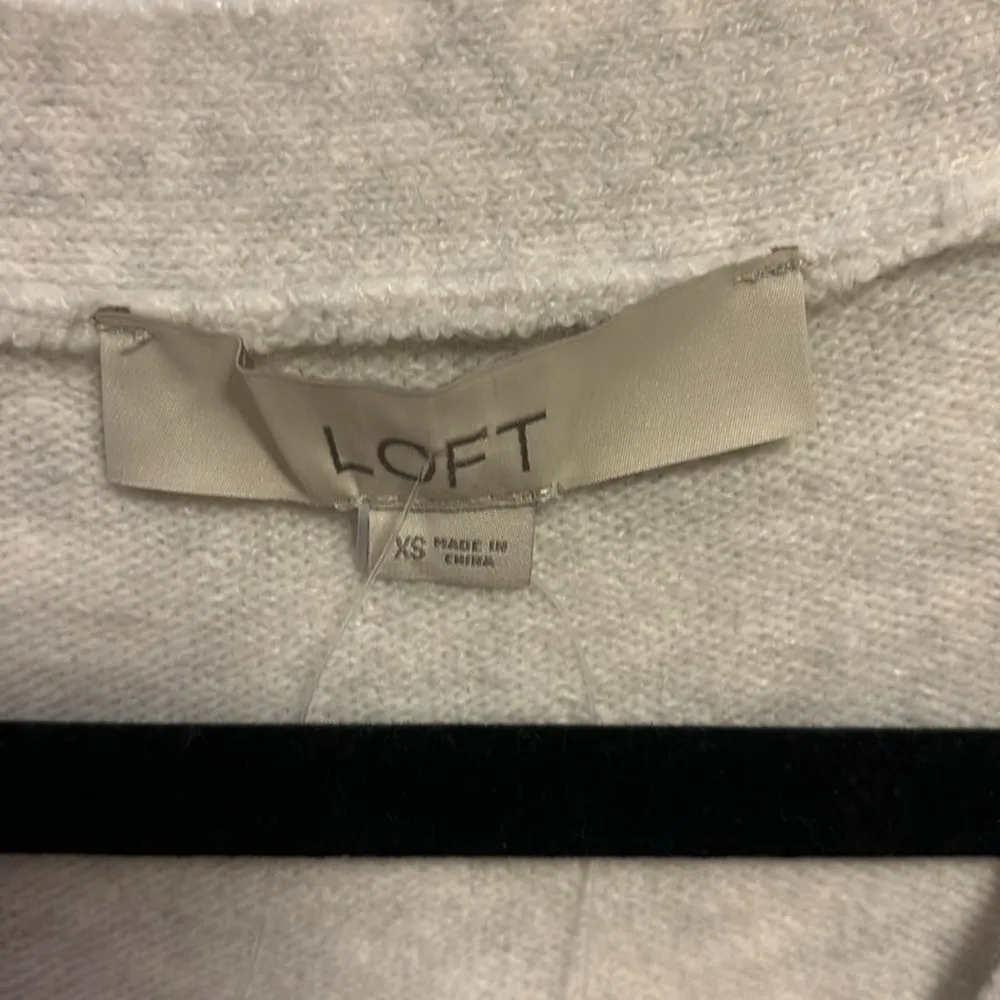 NWTS LOFT…SWEATER LONG SLEEVE..OFF WHITE AND SHADES OF GREY THREAD THROUGHOUT XS - Image 3