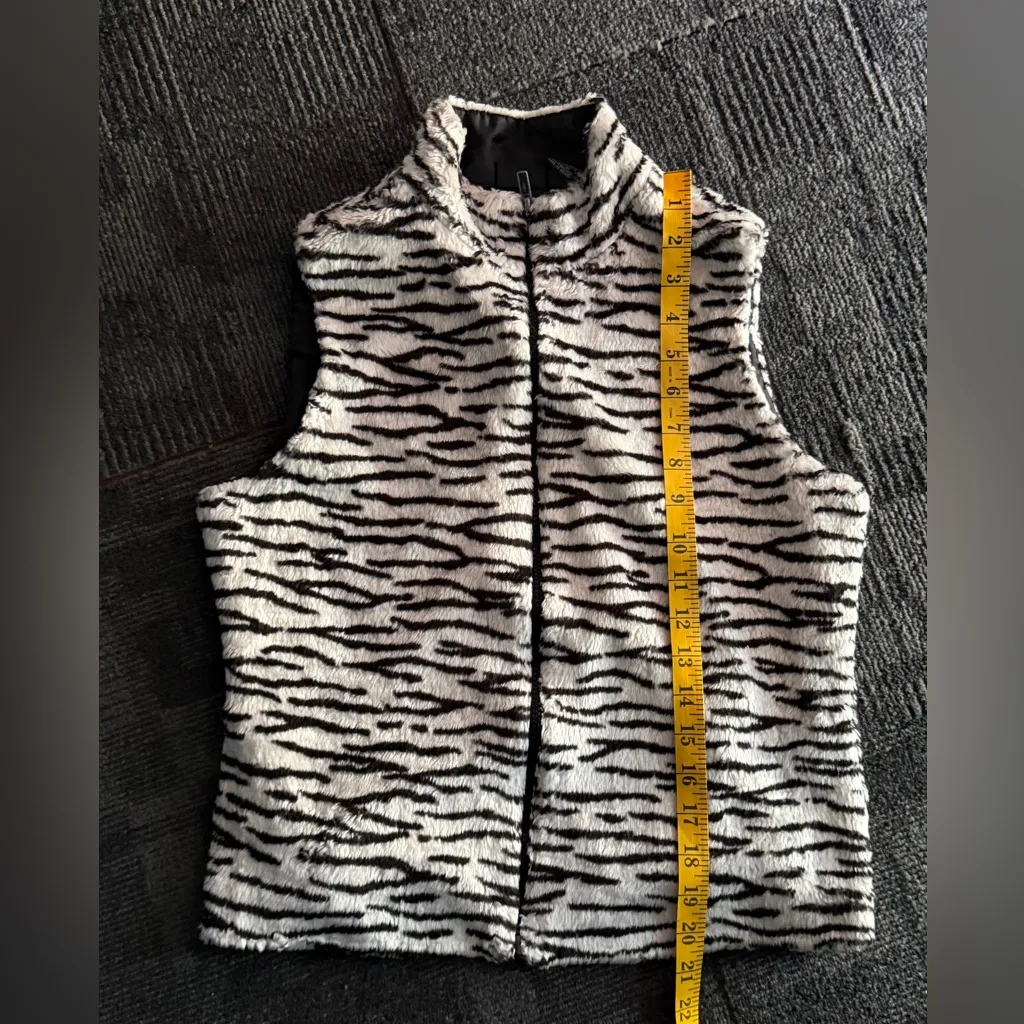 XHILARATION Faux Fur Zebra Print Vest Women’s 🖤SIZE S🤍 Black White - Image 9