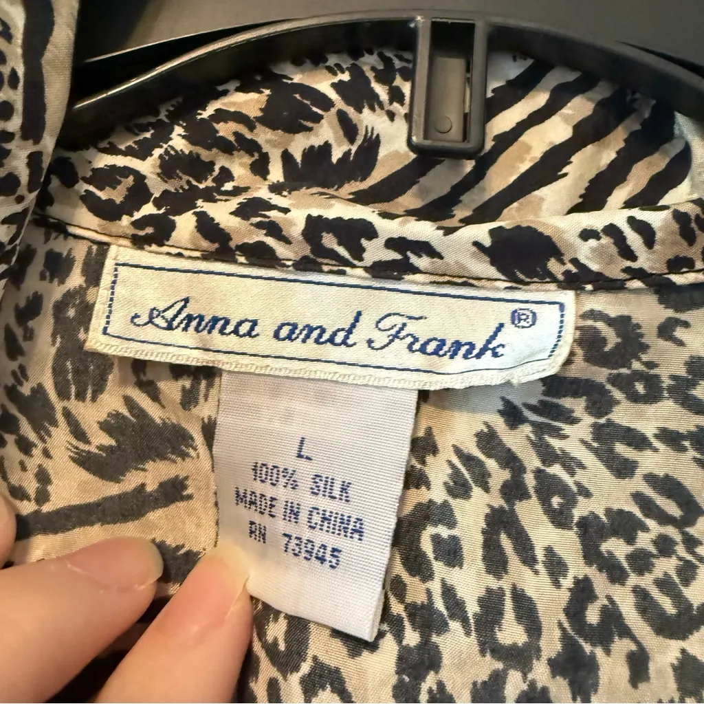 Vintage Anna & Frank 100% Silk Animal Print Short Sleeve Button Down Shirt Large Tan - Image 3