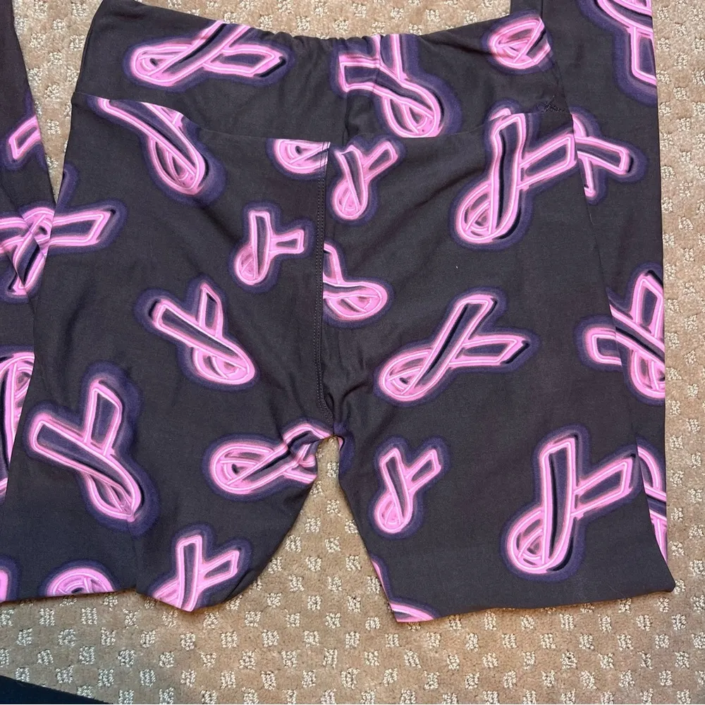 Lularoe Breast Cancer Awareness Leggings in one size fits 2-10 adult - Image 6