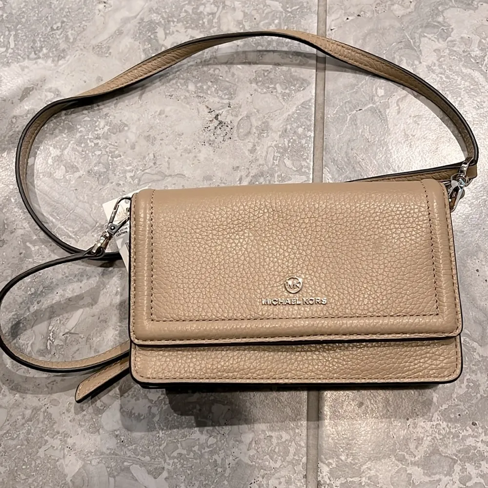 Michael Kors Jet Set Charm Small Phone Crossbody in Camel, New w/Tag Retail $158 - Image 5