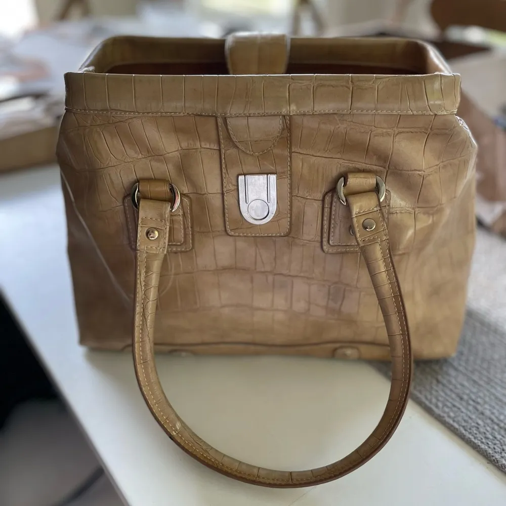 Vintage Y2K Liz Claiborne Butter Yellow Alligator Leather Structured Bag Purse - Image 10