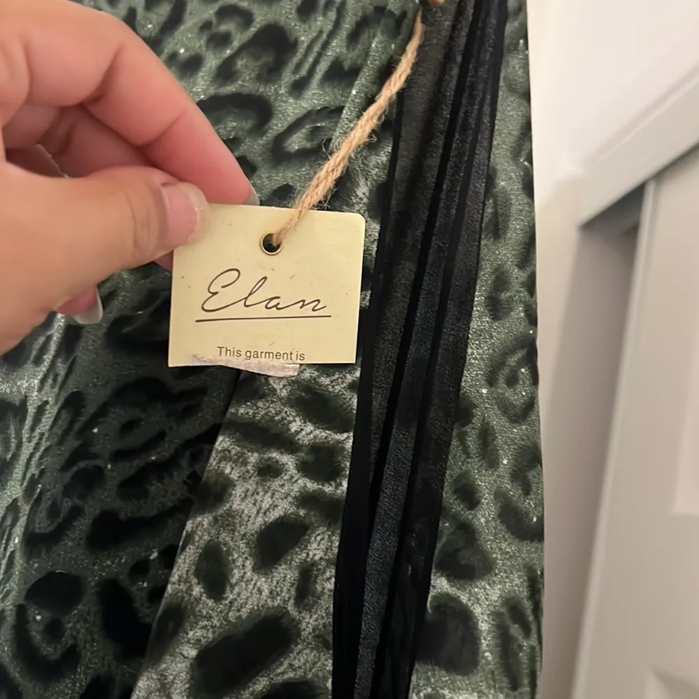 Turtle neck dress flowy bottom size medium - Image 6