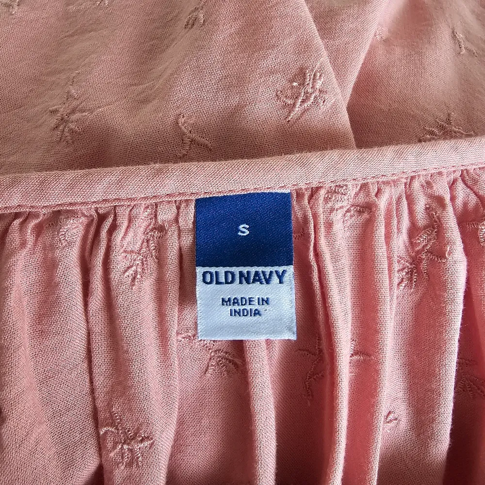 Old Navy Pink Embroidered Lace Trim Button Down Size Small - Image 7