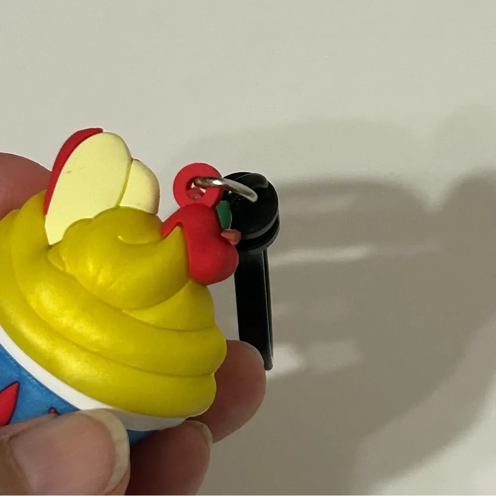 Disney Princess Series 49 Snow White Cupcake Clip Keychain - Image 5