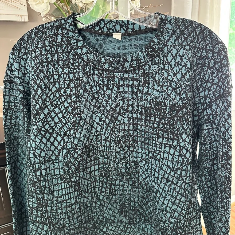 Lululemon Close To Crossing Jacquard Long Sleeve Discontinued Print Size L - Image 4