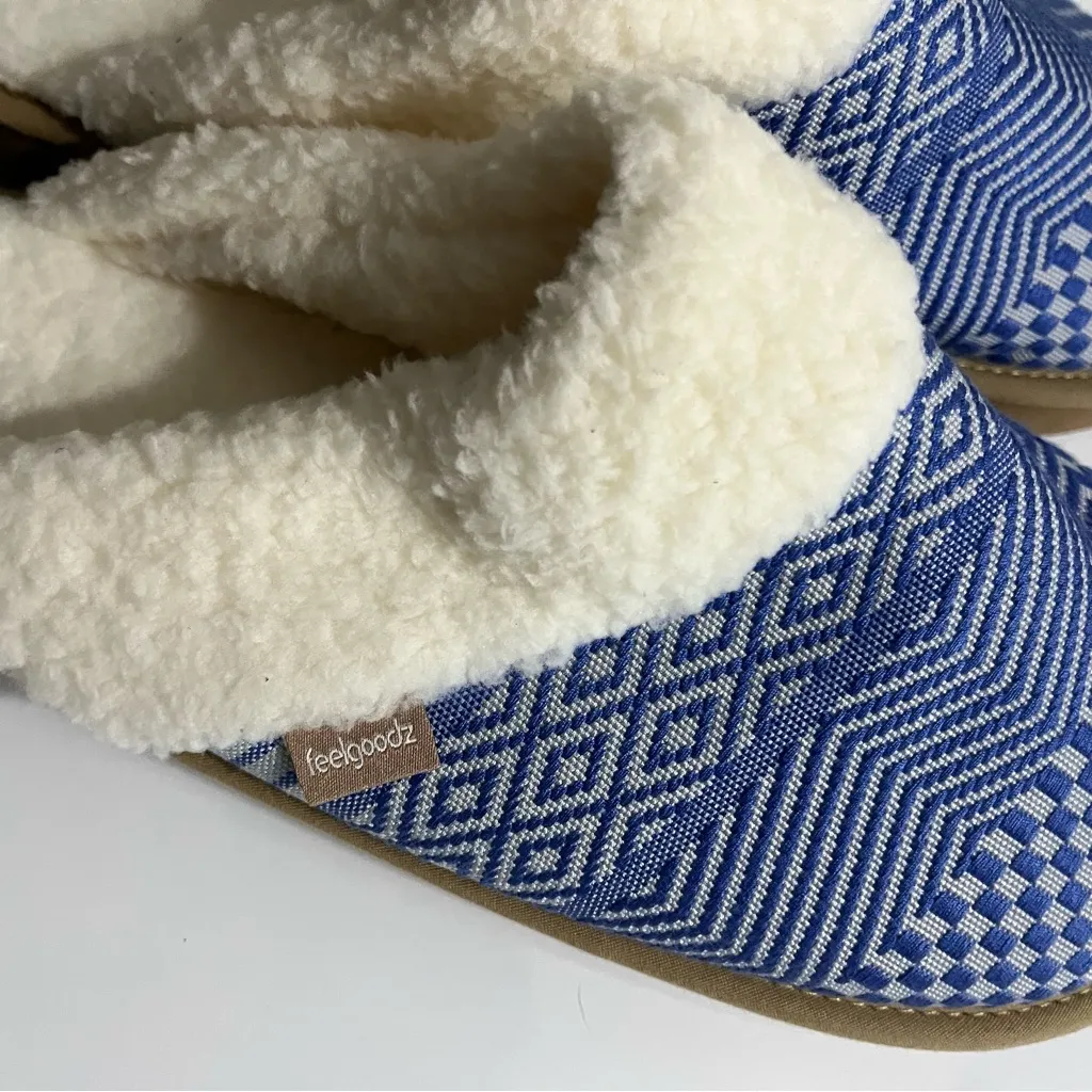 Feelgoodz • Blue and White Patterned Slippers Size 10 - Image 2