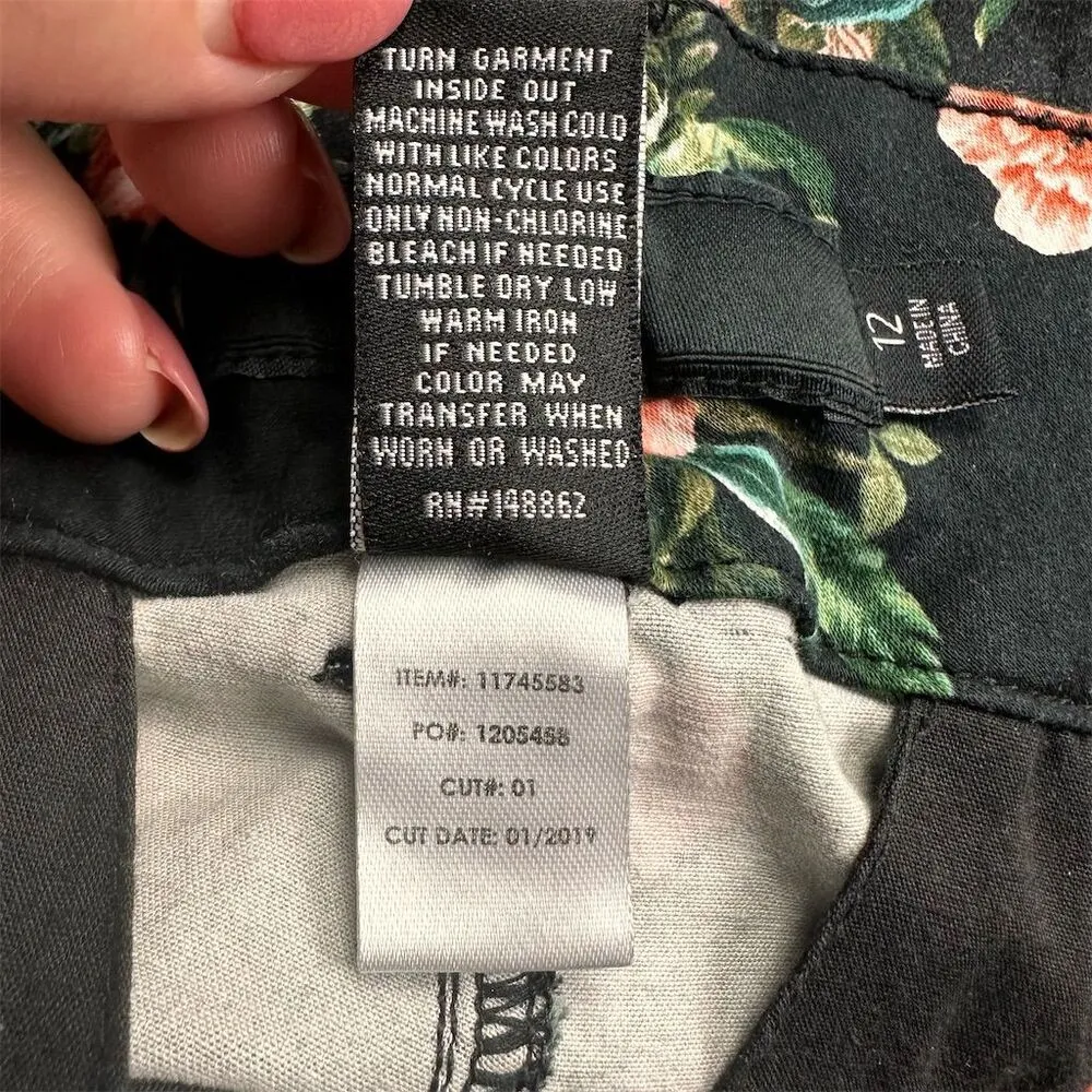 Torrid Women's Size 12 Black Floral Sateen Shorts Summer Vacation - Image 7