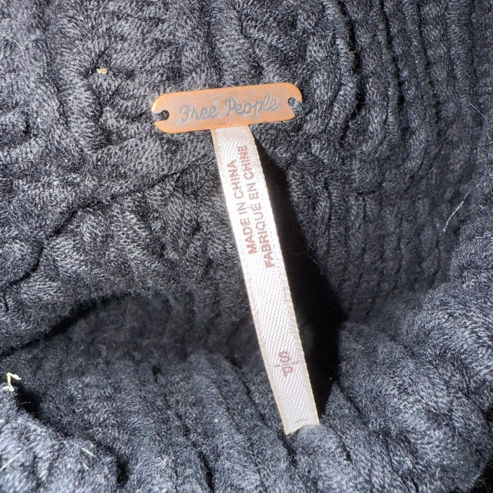 Free People Sz Small My Only Sunshine Sweater in Black Chunky Knit Turtle Neck - Image 4