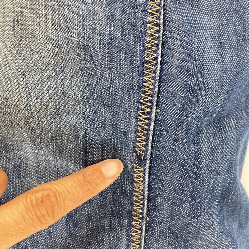 Wrangler form fitting studded denim sleeveless button down western rodeo - Image 8