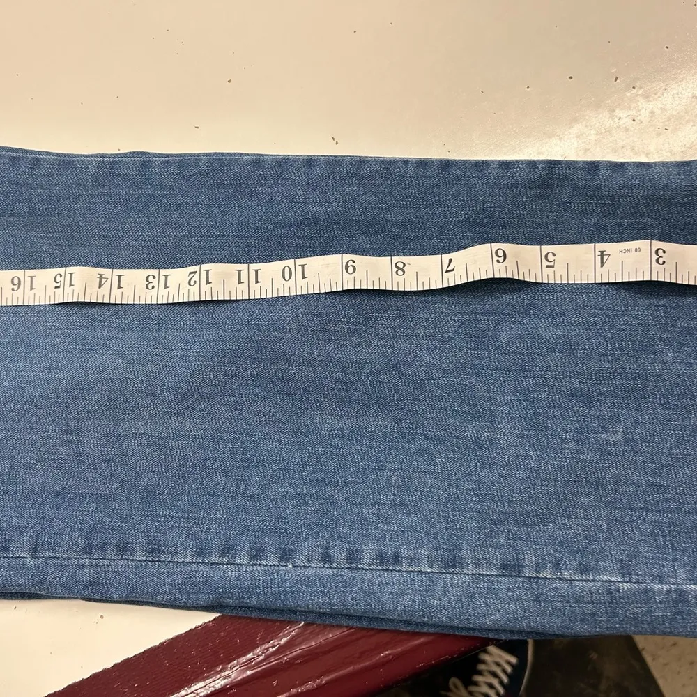 Lee jeans, relaxed fit 1889-18 short were made in Mexico very good shape - Image 2