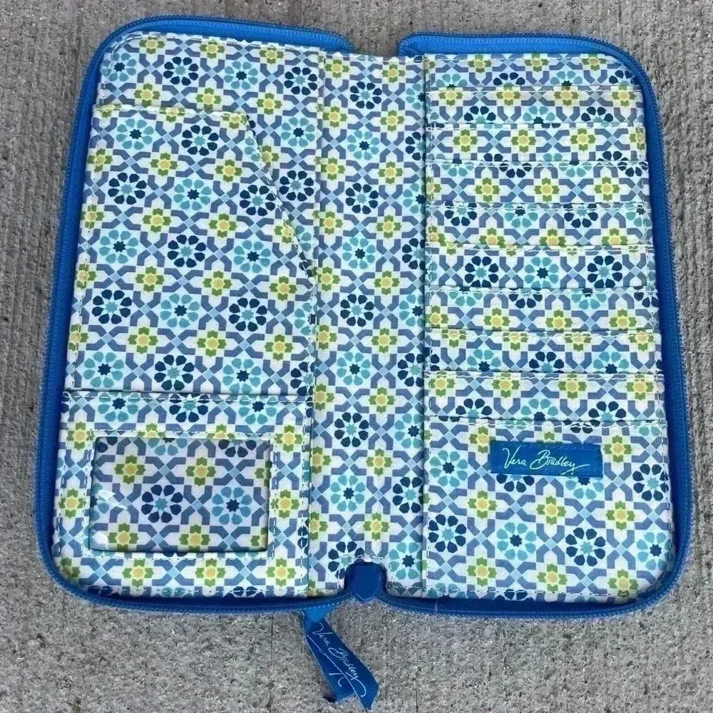 Vera Bradley Personal Travel Organizer Wallet Capri Blue Pattern - Image 4