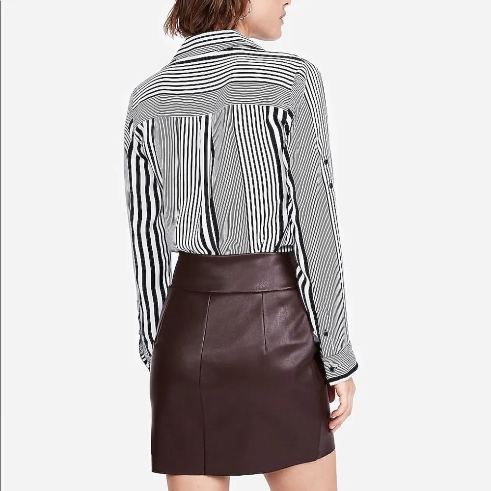 EXPRESS ✨2xHP✨Vegan Leather O-Ring Zip Front Mini Skirt✨ - Image 2