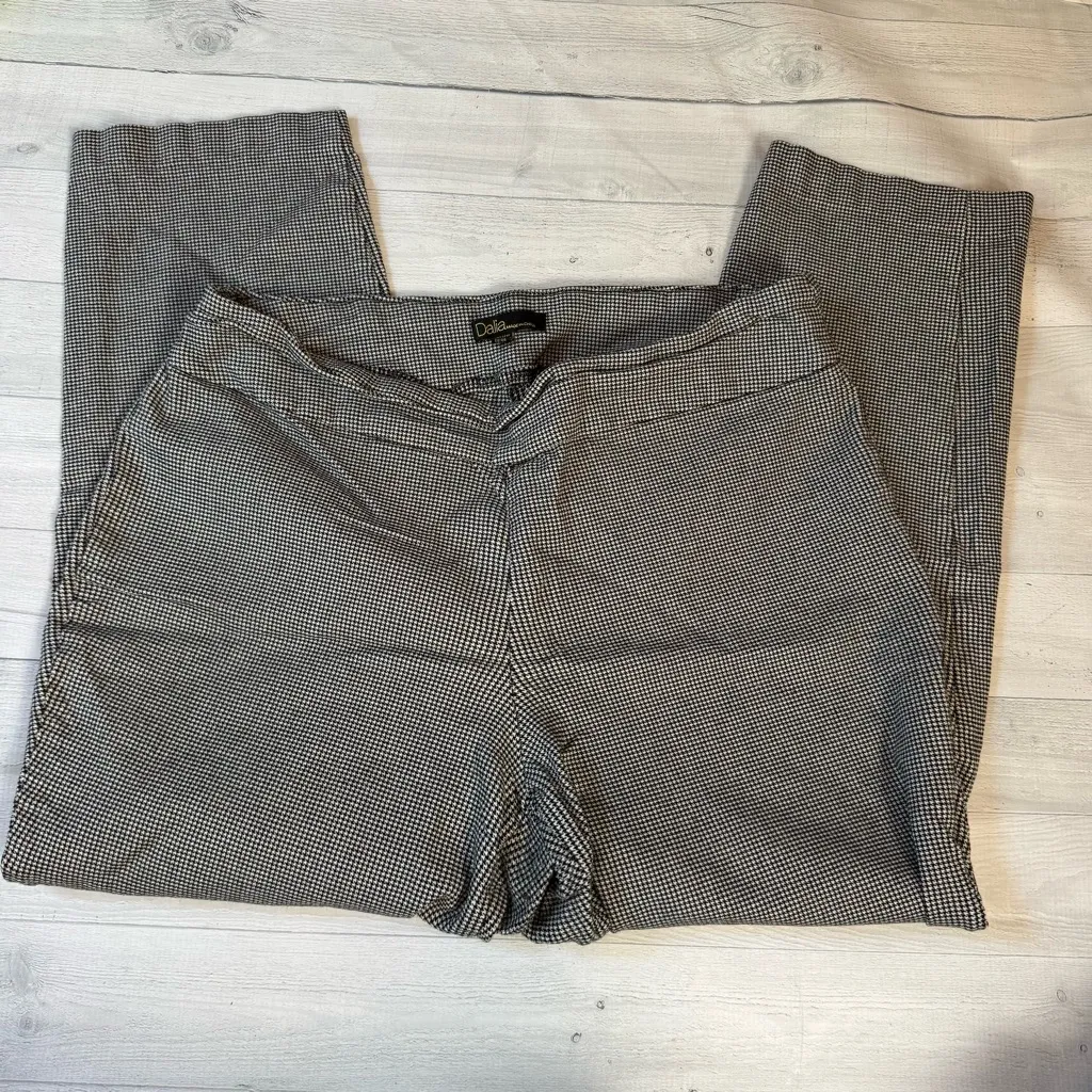 Dalia Cropped Houndstooth Pull - Image 7