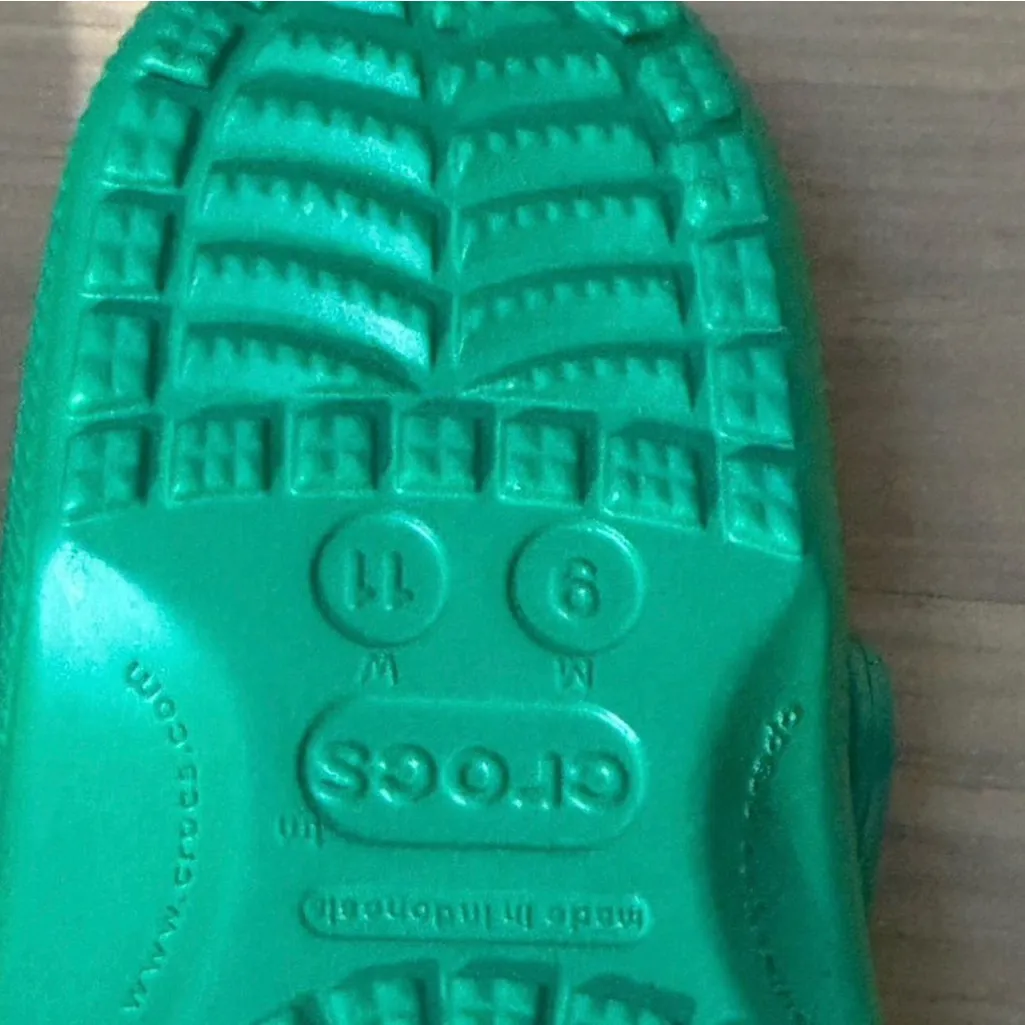 Crocs Classic Green Clogs Shoes NWOT - Image 5