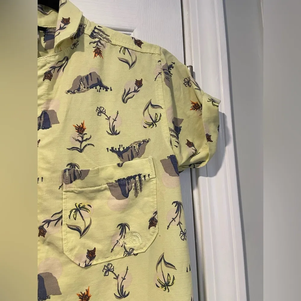 The North Face Size S Pacific Short Sleeve Shirt Pale Lime Valley Sun Print - Image 5