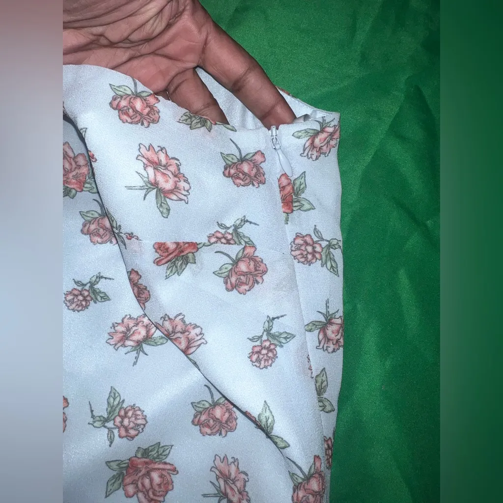 REVOLVES Lovers + Friends White Floral Ivy One-Shoulder Blouse size Medium - Image 5