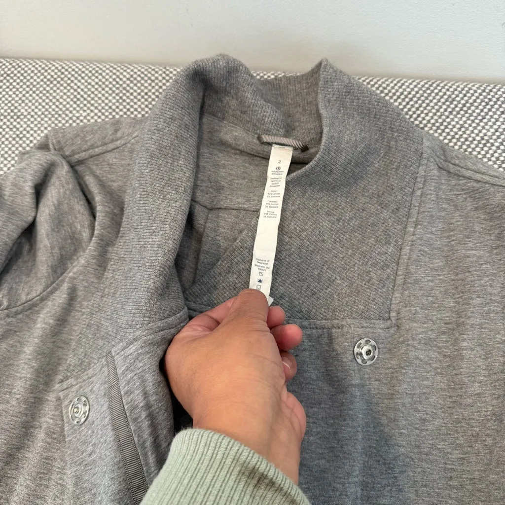 LULULEMON gray Belle 2-Snap wrap sweatshirt Jacket size 2 - Image 8