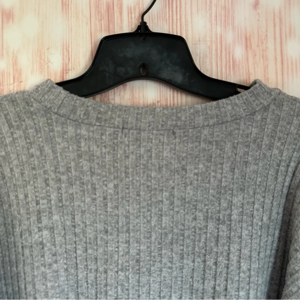 Forever 21 Gray Ribbed Cropped Sweater - Image 6