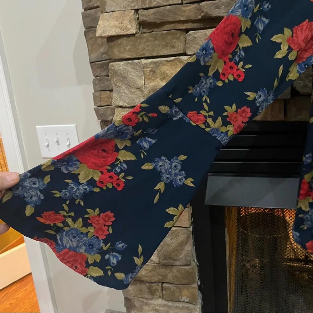 Blue indigo red floral blouse top size M One Clothing ruffle sleeve dress shirt - Image 3