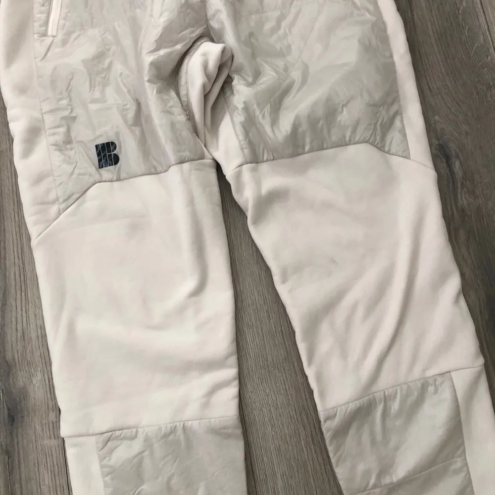 Burton Women’s Amora Hybrid Snow Sweatpants Water Resistant Off White Medium - Image 10