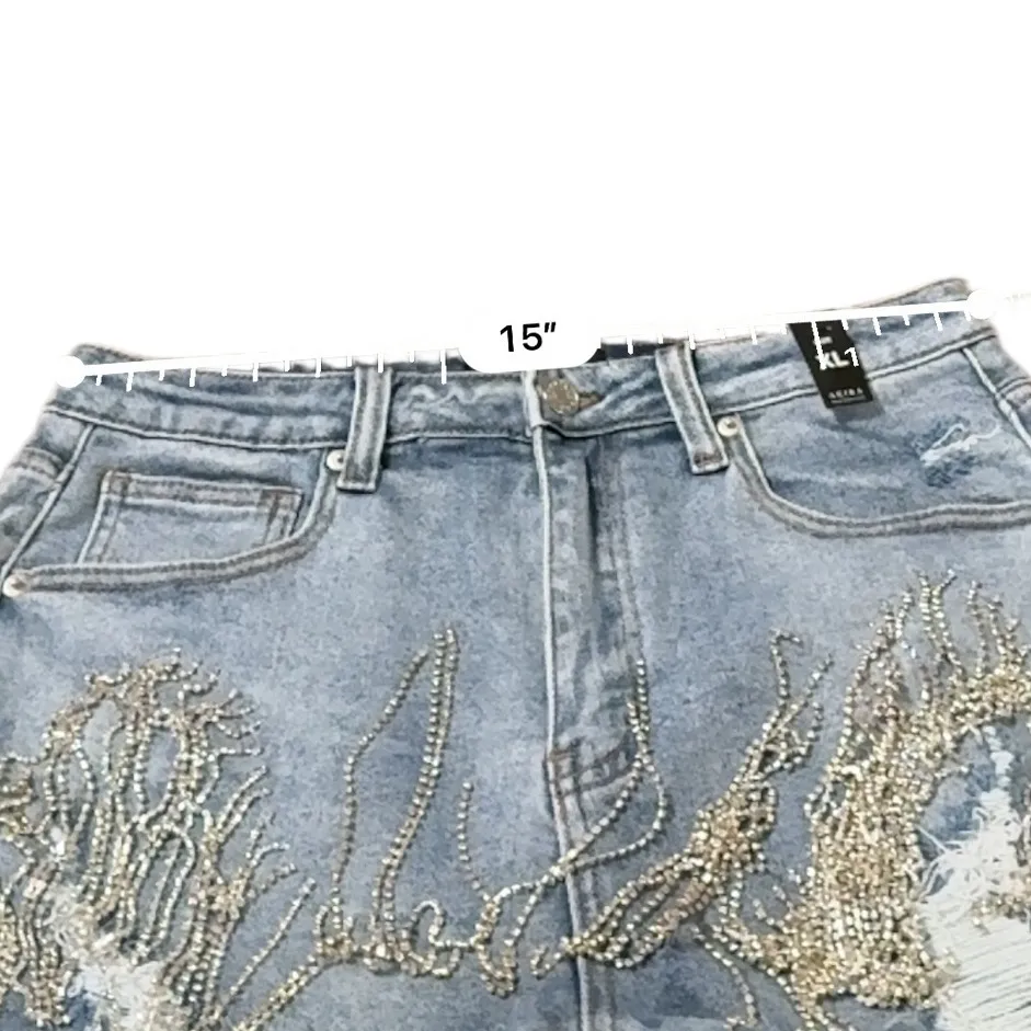 Akira NWT Denim Fringe Shorts Size XL Distressed Rhinestone High Rise Festival - Image 5