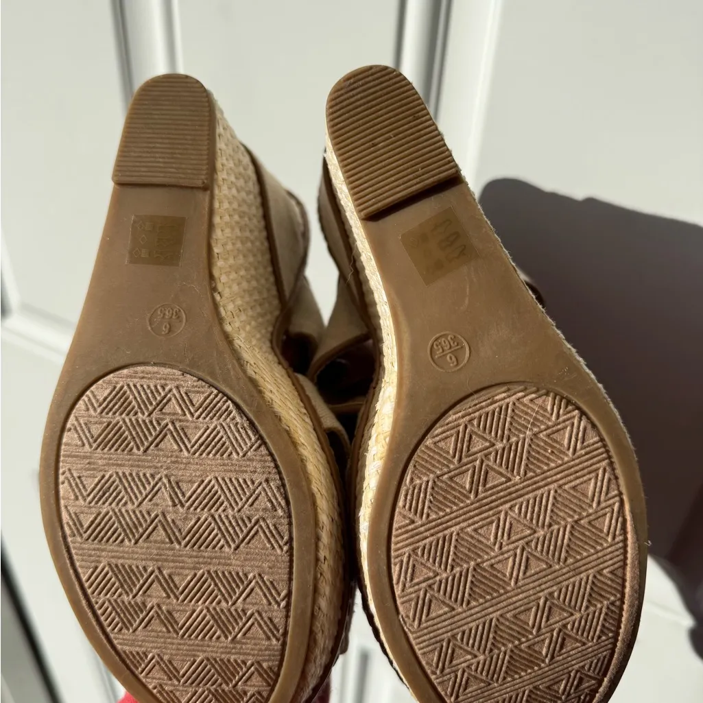 Elegant Cream Wedge Sandals Size 6 - Image 10