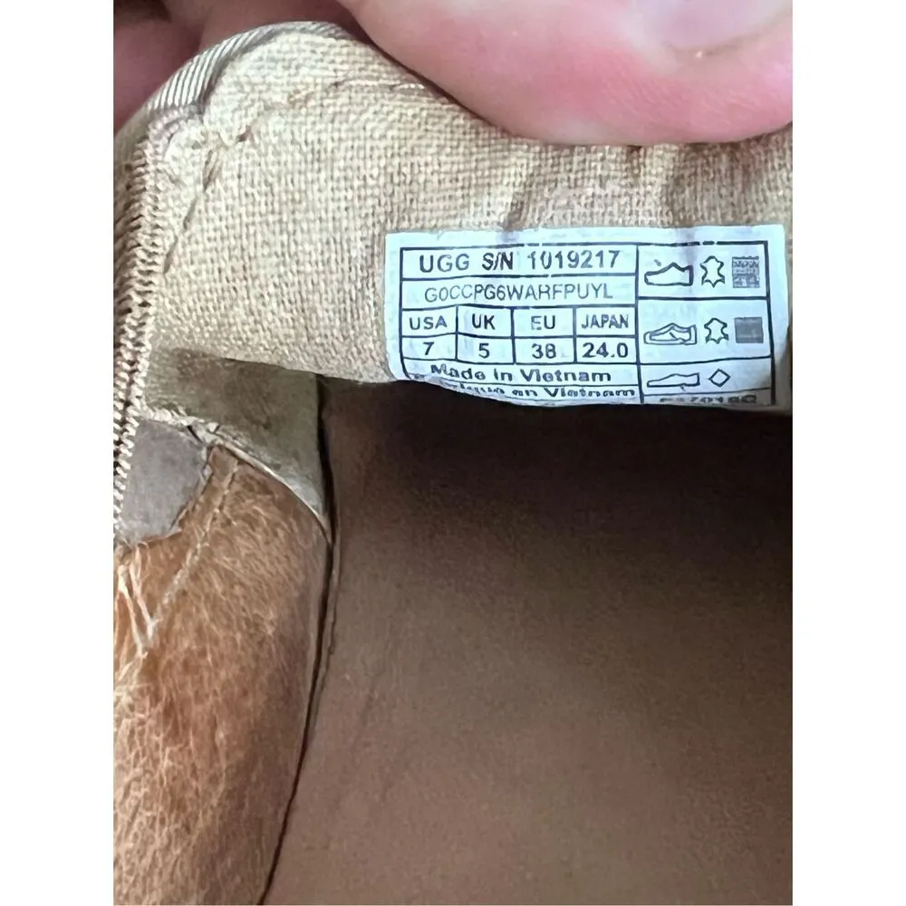 UGG Slip On suede leather Shoes Women's Size 7 - Image 5