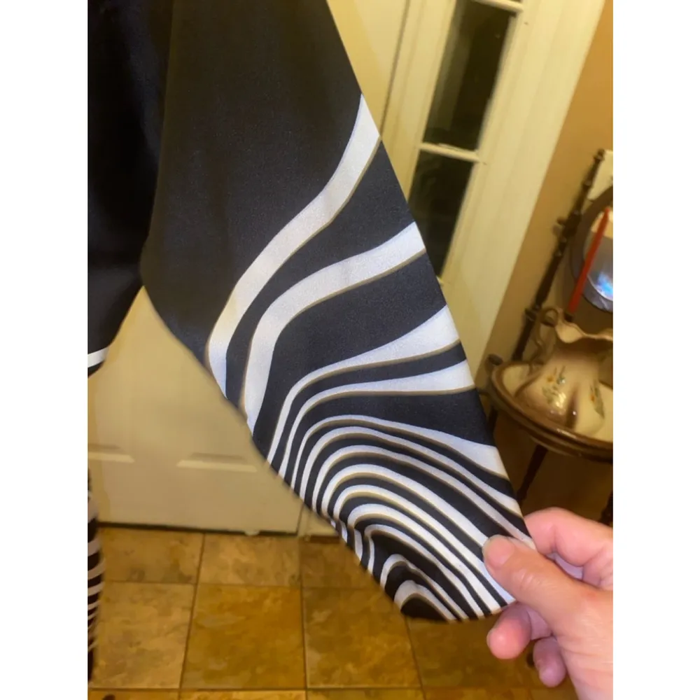 Cache Women's  silk Dress Size 4 Black & White - Image 4