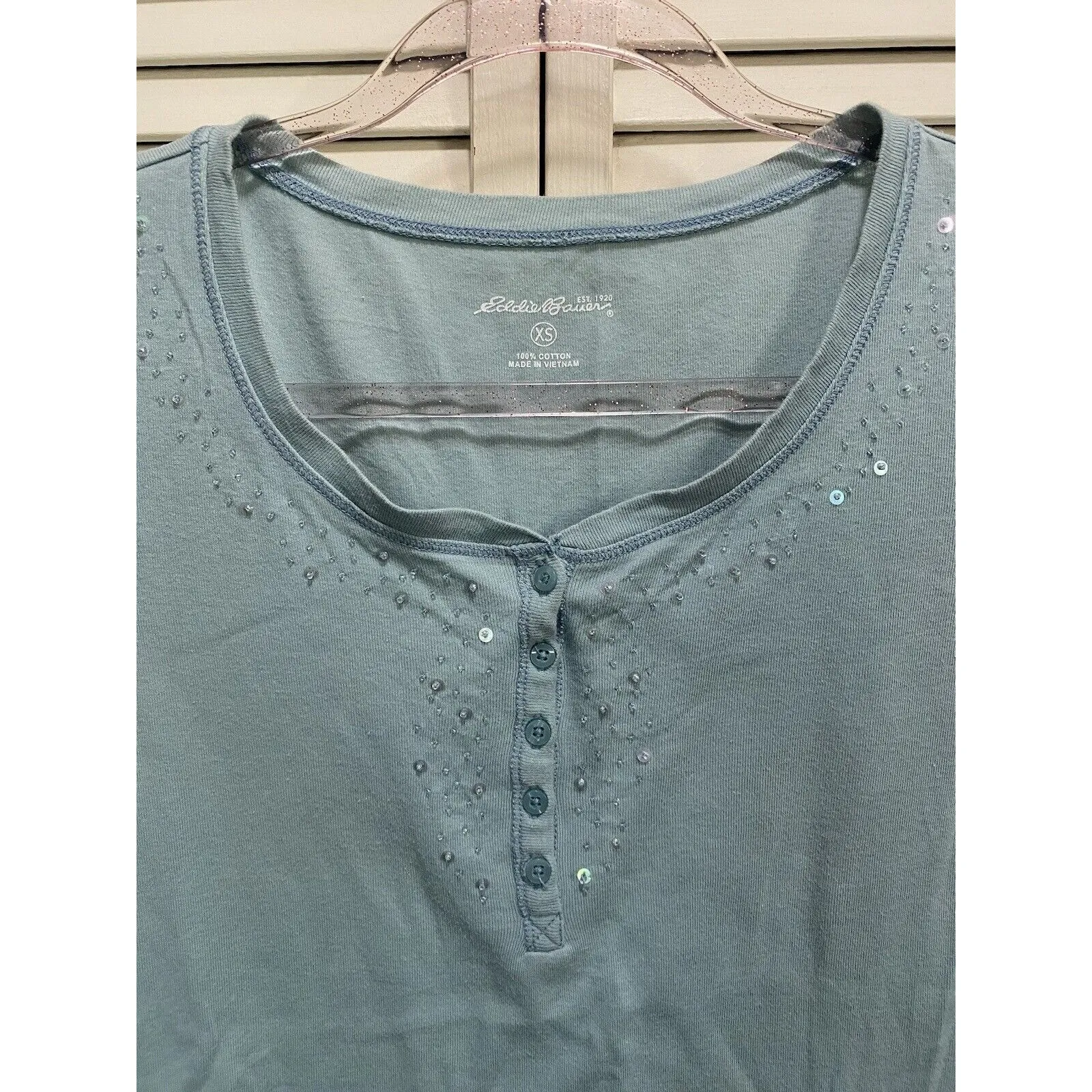Eddie Bauer Women's Basic‎ Short Sleeve Round Neck Buttons Sequin Size XS - Image 2