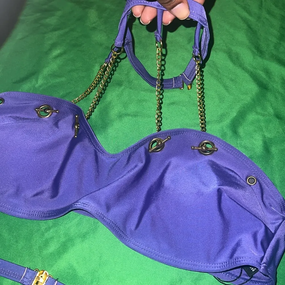 NWT Pretty Little Thing Purple Bikini with Gold Chain Accents size 6 - Image 5