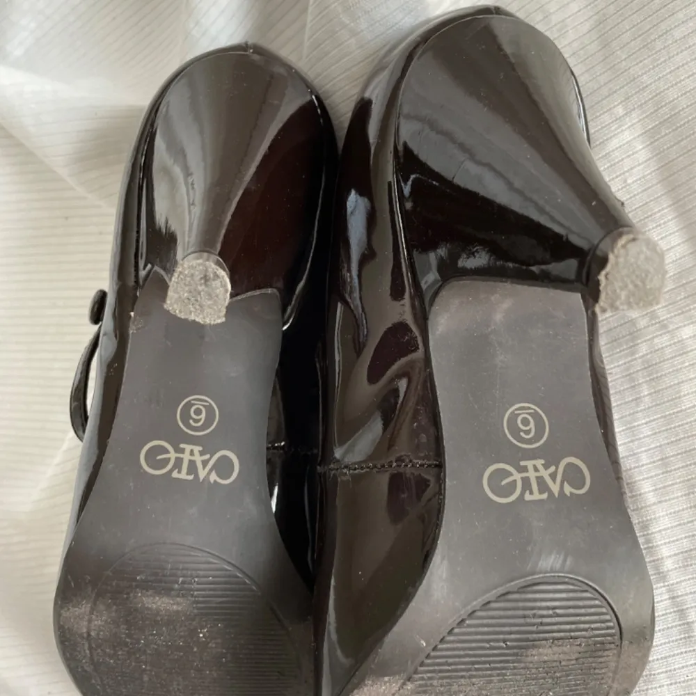 Awesome rich dark brown baby doll style patent leather hells - Image 4