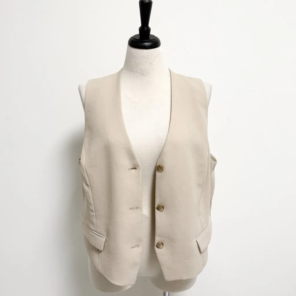 Spanx Tahini Beige Crepe 3 Button Short Length Vest 1X Faux Flap Pockets - Image 2