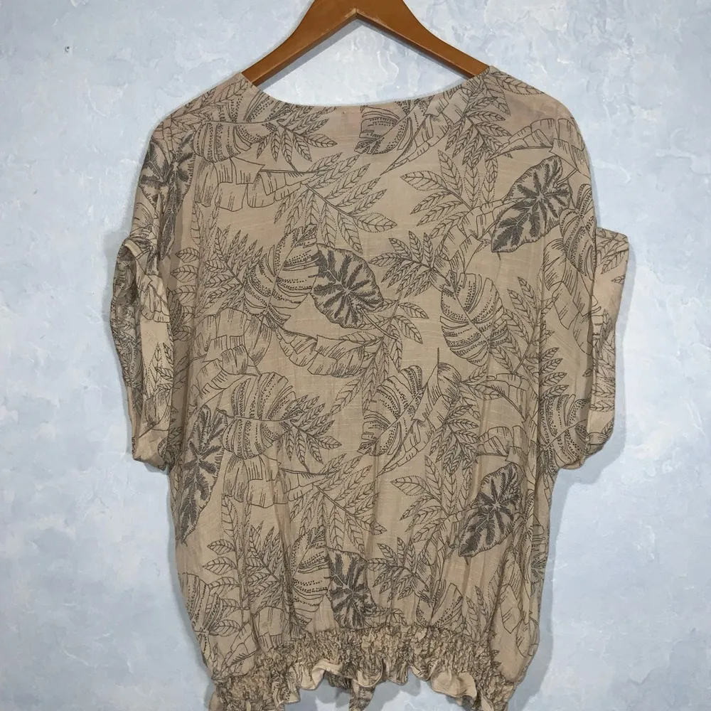 Olivia & Martin Tan Tropical Foliage Print Short Sleeve Tie Front V - Image 7