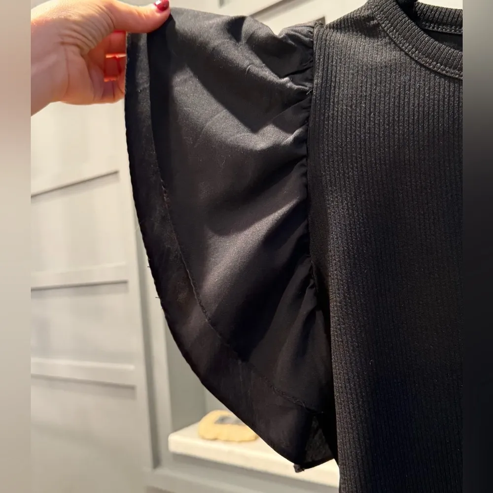 HYFVE cropped, flutter sleeve top. Size M. - Image 3