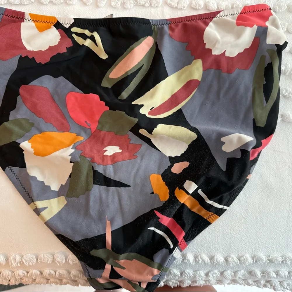 Bar III Women’s Multicolor Bikini Top Size S Bottoms Size M - Image 4