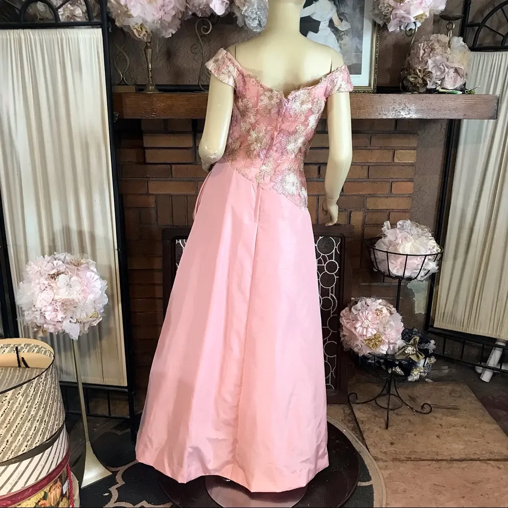 VINTAGE 1980'S VICTOR COSTA PINK OCCASION DRESS LACE EMBROIDERED & TAFFETA DRESS Size 8 - Image 3
