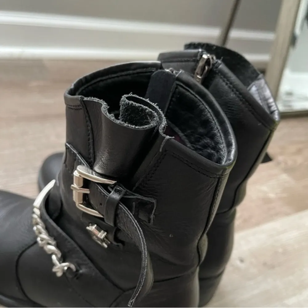 Women’s leather boots with decorative silver chain size 6.5 Black - Image 9